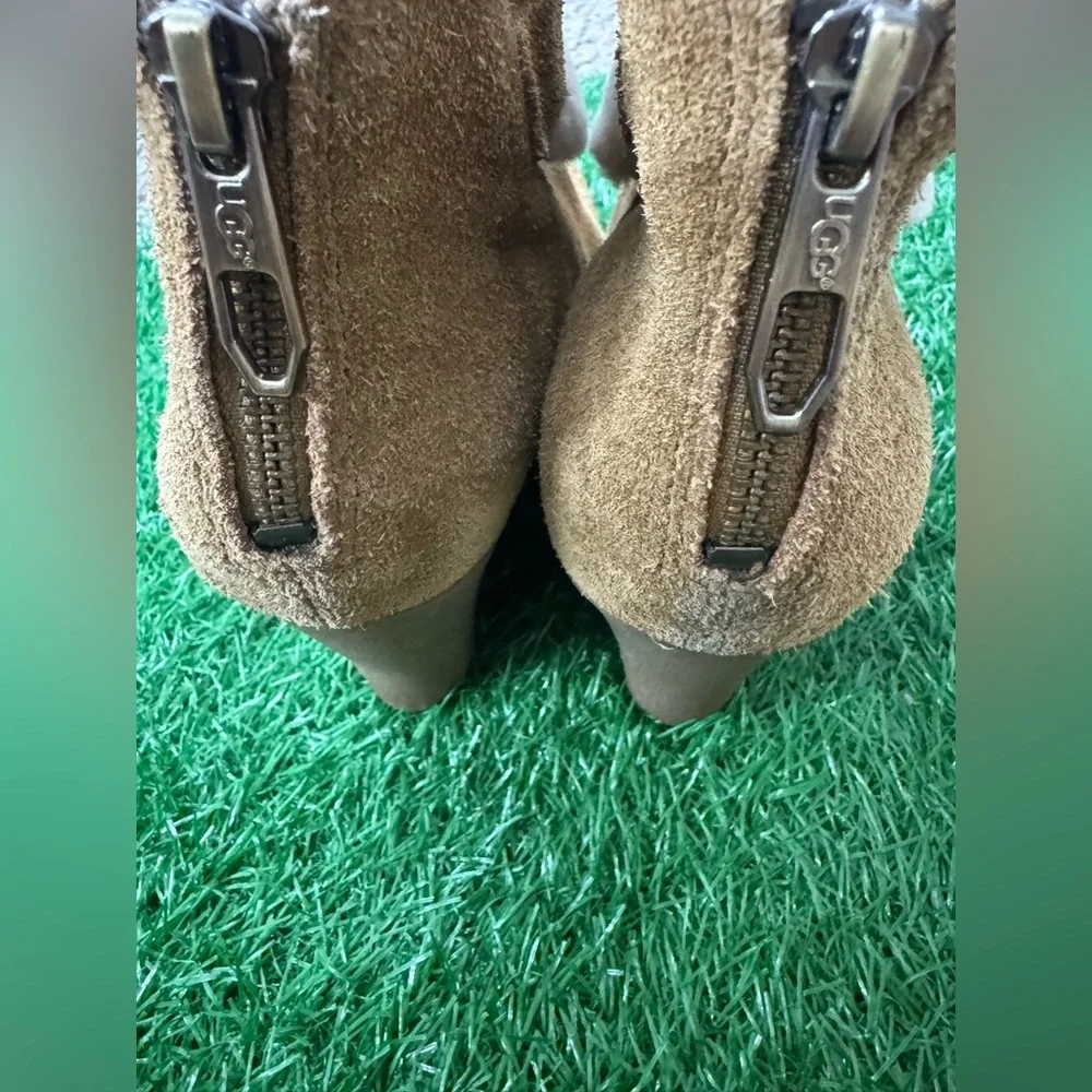 UGG Women 8 Antonia Suede/Sheepskin Fur 3.5” Heel Wedge Ankle Booties Boots Sz 9